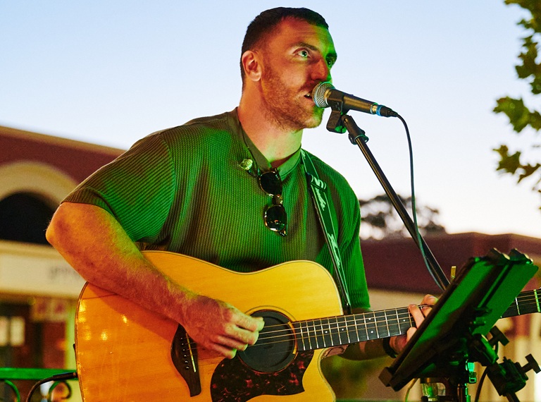 Live music, guy on guitar